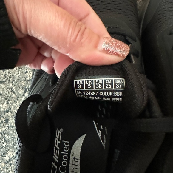 Skechers Arch Fit Go Walk Black Athletic Sneakers Style # 124887 NWOT - Picture 8 of 10